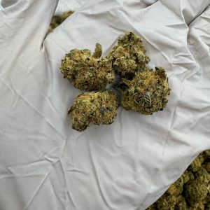 CONFETTI BOMB (SMALLS) 7.5/10 (1LB)