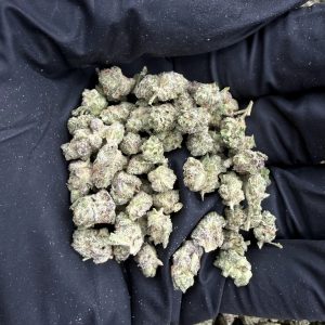 CLOUT CANDY (X SMALL) 8/10 (IN TOWN)
